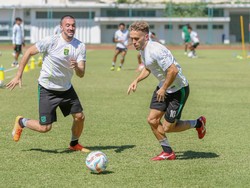 Pemain Persebaya Digenjot Latihan di Siang Terik Jelang Hadapi RANS
