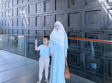 7 Potret Terbaru Larissa Chou Bareng Yusuf, Putra Semata Wayangnya dari Alvin Faiz