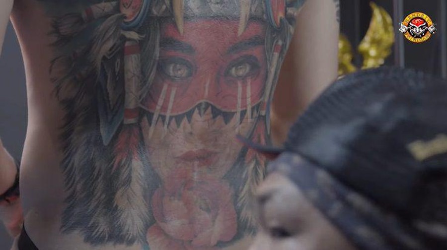 Rendy Kjaernett Rendy Kjaernett menghapus tato wajah Syahnaz.