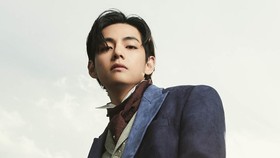 V BTS Pamer Kepala Botak Jelang Masuk Wajib Militer