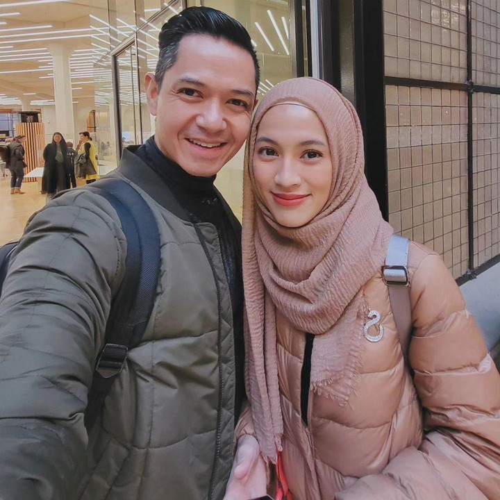 <p>Momen liburan Alyssa dan keluarga terlihat menyenangkan, ya? Kita doakan, semoaga keluarga Alyssa Soebandono dan Dude Herlino sehat dan selalu diberkahi. (Foto: Instagram @dude2harlino dan @ichasoebandono)</p>