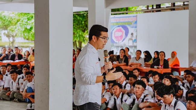 Staf Khusus Menteri Hukum dan HAM, Bane Raja Manalu total telah memberikan 8.500 beasiswa PIP ke para pelajar sekolah di Sumatera Utara.