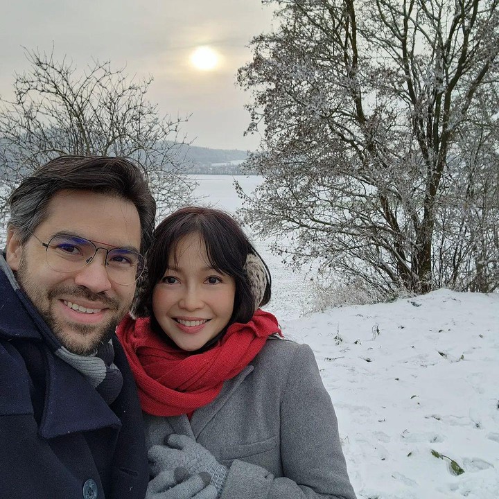 <p>Selama ini, suami chef Marinka cukup jarang tersorot publik, Bunda. Meski begitu, wanita berusia 41 tahun ini sempat mengunggah potret kebersamaan mereka. (Foto: Instagram @rinrinmarinka)<br /><br /></p>