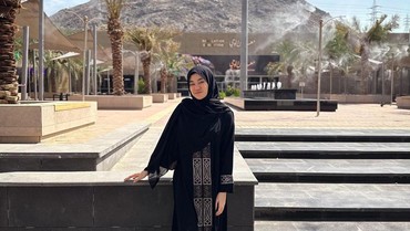 Diam-diam Mualaf dari 6 Tahun Lalu, 7 Potret Clara Shinta Jalani Ibadah Umrah
