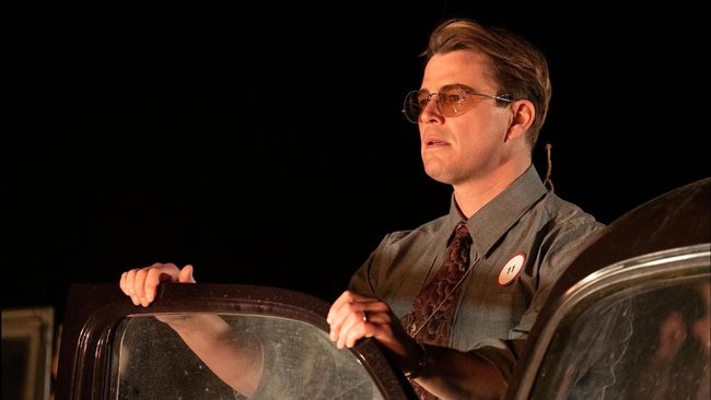 Christopher Nolan ngaku sempat bahas peran Batman bareng Josh Hartnett sebelum keduanya resmi kerja sama dalam Oppenheimer. 