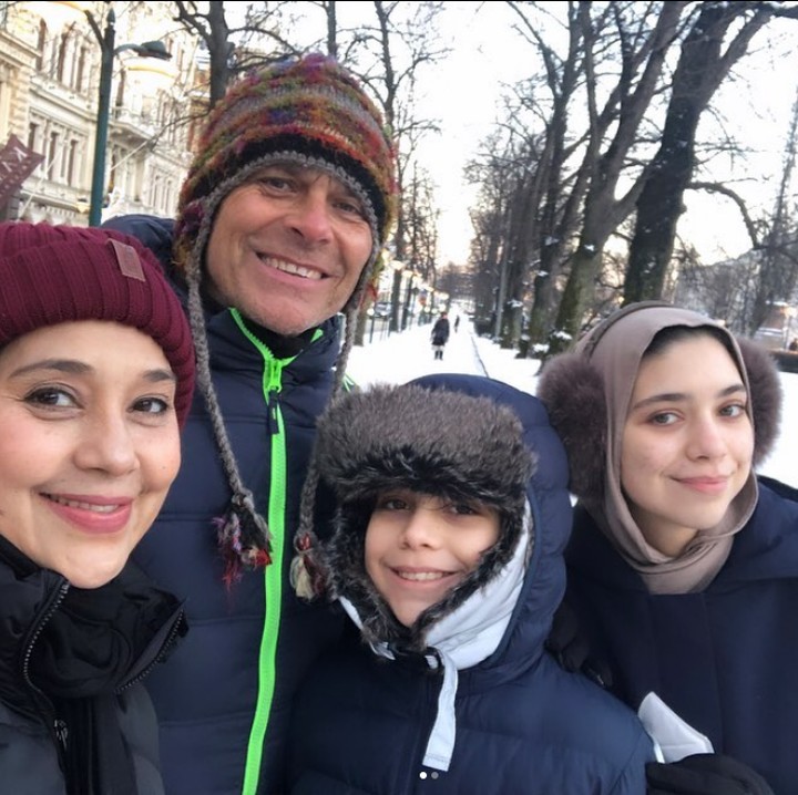 <p>Dua anak Ayu Azhari dan Mike Tramp yang bernama Isabelle Tramp dan Lennon Tramp memiliki wajah blasteran. Paras bule mereka ini didapatkan dari sang ayah yang berasal dari Denmark.&nbsp;(Foto: Instagram @ayukhadijahazhari)</p>