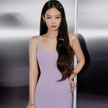 Tampil Berani di Pemotretan Terbaru, Foto Jennie BLACKPINK Jadi Sorotan