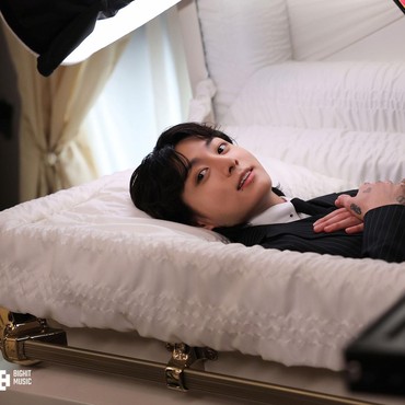 MV 'Seven' Jungkook BTS Tembus 100 Juta Views & Puncaki Billboard Hot 100