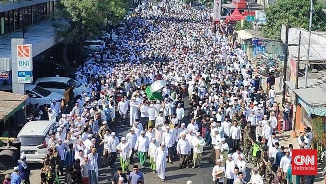 Pengasuh Pondok Pesantren Langitan, KH Abdullah Munif Marzuqi, wafat pada Kamis (20/7). Ia dimakamkan pada hari ini.