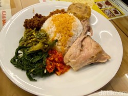 10 RM Padang Populer di Jakarta yang Kelezatan Makanannya Sudah Teruji!