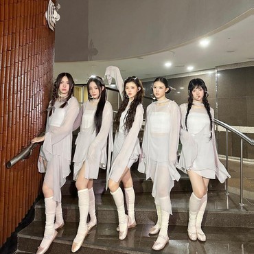 Lirik Lagu Cool With You - NewJeans