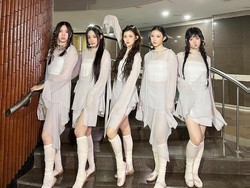 Lirik Lagu Cool With You - NewJeans