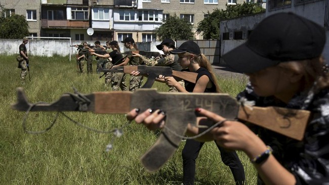 Amerika Serikat akan mengirim ribuan senjata dan amunisi, hasil sitaan dari Iran, ke Ukraina.