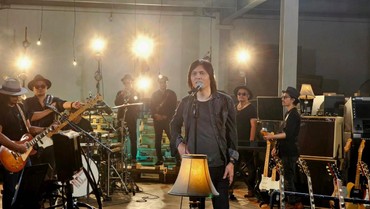 img-title Once Mekel Gandeng Aurelie Moeremans Jadi Model Video Klip 'Untuk Kita'