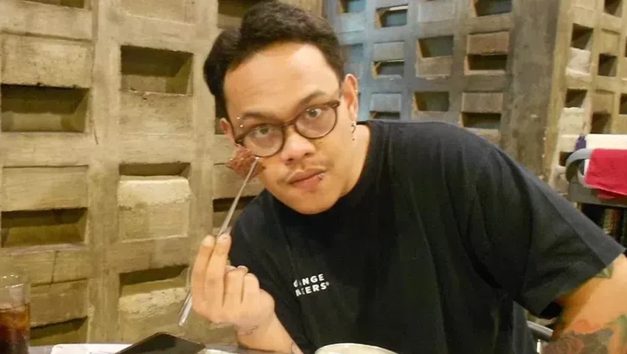 Potret Marlo Ernesto, Putra Andi F. Noya Saat Makan Bento hingga Ngopi