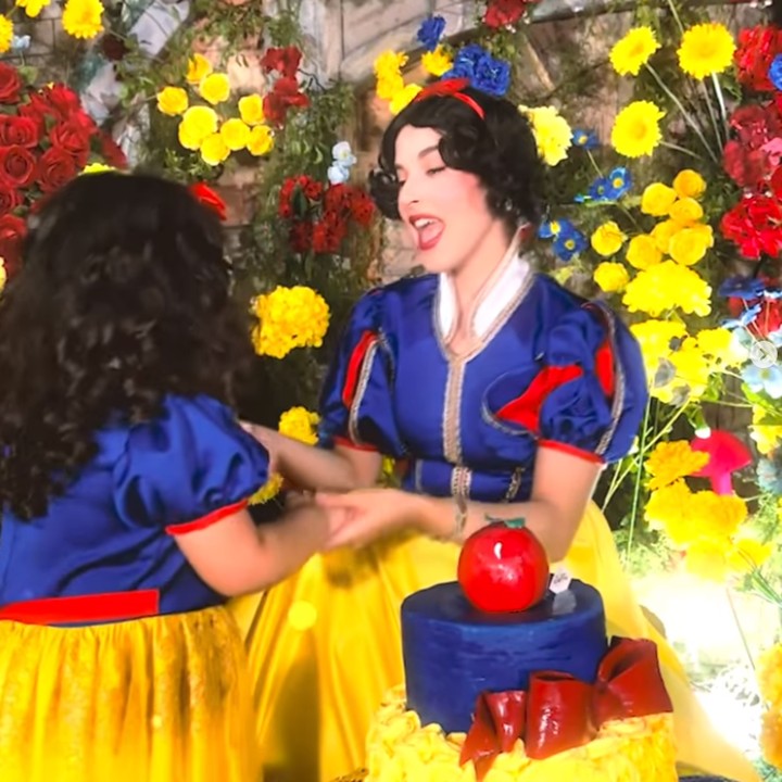 <p>"Ayang (panggilan akrab Maryam), <em>one day</em> kamu bakal ngerti dan bahagia karena Mama kamu ngelakuin apa saja buatmu, mau jadi <em>princess</em> kayak gini. Lucu banget," ungkap seorang netizen. "Bahagia banget Ayang <em>masyaAllah</em> punya Mama bisa jadi semua Disney," ujar yang lainnya. (Foto: Instagram: @tasyafarasya)</p>
