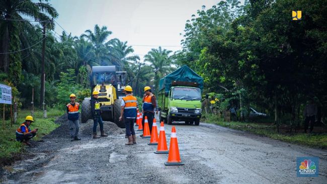 Jokowi Janji Bikin Mulus Jalan-Jalan di Daerah Sampai 2024