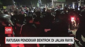 VIDEO: Ratusan Pendekar Bentrok di Jalan Raya