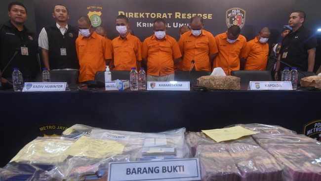 Salah satu tersangka perdagangan ginjal mengatakan para pendonor diberangkatkan dari Bali dan Jakarta ke Kamboja.