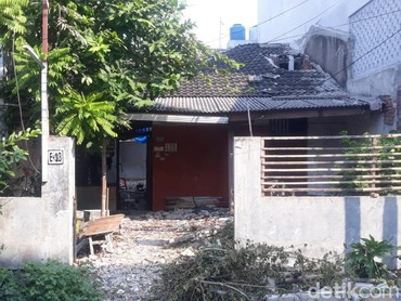 7 Potret Kondisi Rumah Putri Eks Model Dewasa yang Kumuh & Terbengkalai