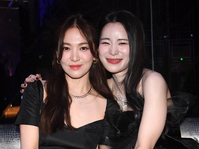 Song Hye Kyo dan Lim Ji Yeon di Blue Dragon Series Awards 2023