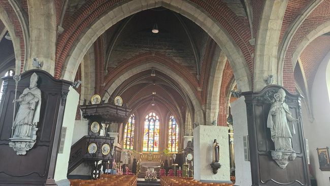 Warga lokal mengakui gereja-gereja yang sepi di Belgia telah dialihfungsikan oleh pemerintah kotanya untuk menjadi restoran, hotel, atau bahkan kelab malam.