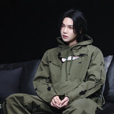 Big Hit Umumkan Rencana Wajib Militer SUGA BTS yang Bikin Hati Koyak