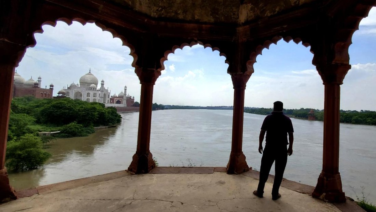 FOTO: Taj Mahal Terancam 'Tenggelam' Akibat Sungai Yamuna India Meluap
