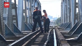 VIDEO: KNKT Investigasi Cari Penyebab Tabrakan KA Brantas vs Truk