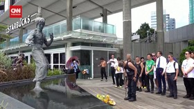 VIDEO: Penggemar Kenang 50 Tahun Kematian Bruce Lee