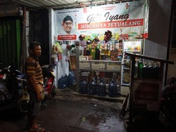 Cara Unik Cak Fauzi, Promosi Wisata Sumenep Lewat Warung Kelontong Madura