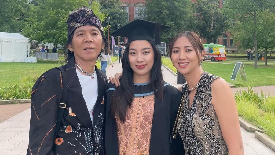 Wisuda Mezzaluna Anak Bimbim Slank