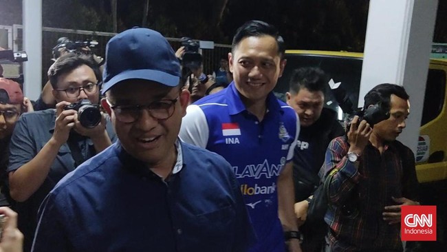 Anies Baswedan enggan menjawab secara pasti apakah akan memilih AHY sebagai cawapres atau tidak usai keduanya nonton voli bareng.