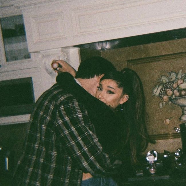 4 Fakta Hubungan Ariana Grande dan Dalton Gomez yang Kini Dikabarkan Cerai