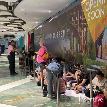 Antusias BLINK Rela Antre demi Coba Kopi Rasa BLACKPINK & Berburu Tumbler