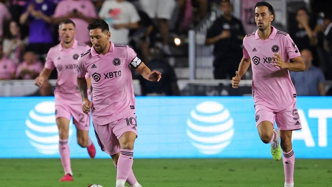 YouTuber IShowSpeed yang merupakan fans Cristiano Ronaldo viral di media sosial setelah dadakan menjadi penggemar Lionel Messi saat debut bersama Inter Miami.