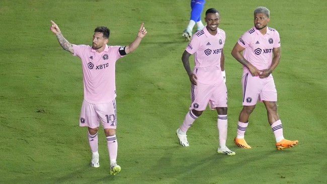 Lionel Messi langsung mematahkan kutukan buruk Kim Kardashian setelah mencetak gol kemenangan Inter Miami pada laga debut melawan Cruz Azul.