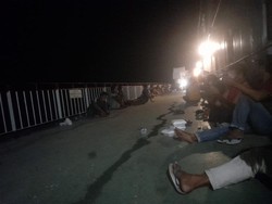 Kapal Mutiara Barat Terombang-ambing 24 Jam Lebih, Keluarga Penumpang Cemas