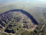 FOTO: Kawah Permafrost Terbesar di Dunia Kini Mulai Mencair