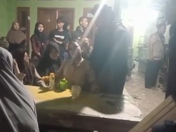 Lagi Asyik Kemah, Puluhan Siswa SMK di Karawang Kesurupan Massal