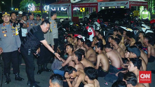 Polrestabes Surabaya menangkap puluhan pesilat yang konvoi akan menghadiri acara tahunan atau pengesahan di Gresik.