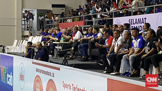 Bakal calon presiden Anies Baswedan, Ketua Umum Partai Demokrat AHY dan Presiden ke-6 kompak nonton bareng voli SEA V League Indonesia-Vietnam di Sentul.
