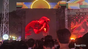 The Strokes di WTF 2023: saat Bang Jul Cs Servis Fan Ajak Ngedrum Juicebox!
