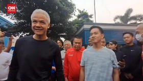 VIDEO: Momen Ganjar dan Gibran Lari Pagi Bareng Warga di Bogor