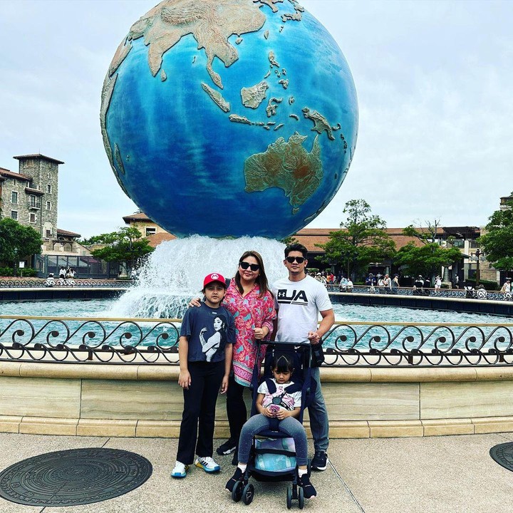 <p>Audy Item dan suaminya Iko Uwais memilih Jepang sebagai tujuan wisata berlibur bersama dua putri mereka, Atreya dan Aneska. Belum lama ini, keduanya membagikan momen kebersamaan itu di media sosial. (Foto: Instagram @audyitem/ @iko.uwais)</p>