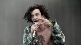 The 1975 Batal Manggung di WTF 2023, Fan Kecam Aksi Ciuman di Malaysia