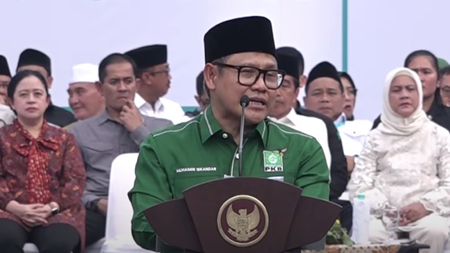 Cak Imin menyindir Ketum NasDem Surya Paloh yang tak menghadiri Hari Lahir ke-25 PKB di Stadion Manahan, Solo, Minggu (23/7).