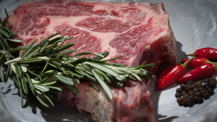 Daging merah mengandung tinggi purin/Foto: pexels.com/Mali Maeder