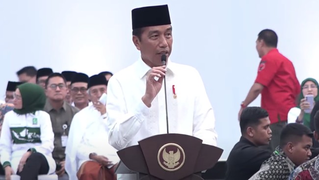 Presiden Jokowi mempertanyakan perhitungan ekonom Faisal Basri yang menyebut hilirisasi nikel untungkan China. Menurutnya, hilirisasi untungkan Indonesia.