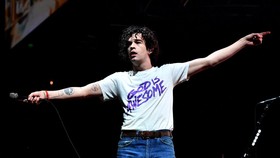 Matty Healy The 1975 Kira Bakal Dipenjara Usai Berulah di Malaysia